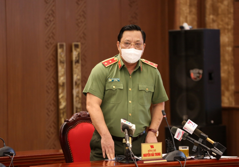 Thiếu tướng Nguyễn Hải Trung, Giám đốc Công an thành phố Hà Nội cung cấp thông tin tại cuộc họp báo.
