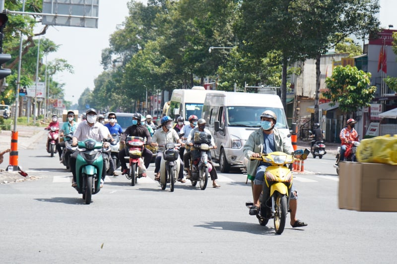 Những ngày cuối tháng 9, đường phố TP.HCM đông đúc hơn khi mọi người đang tất bật chuẩn bị cho việc 