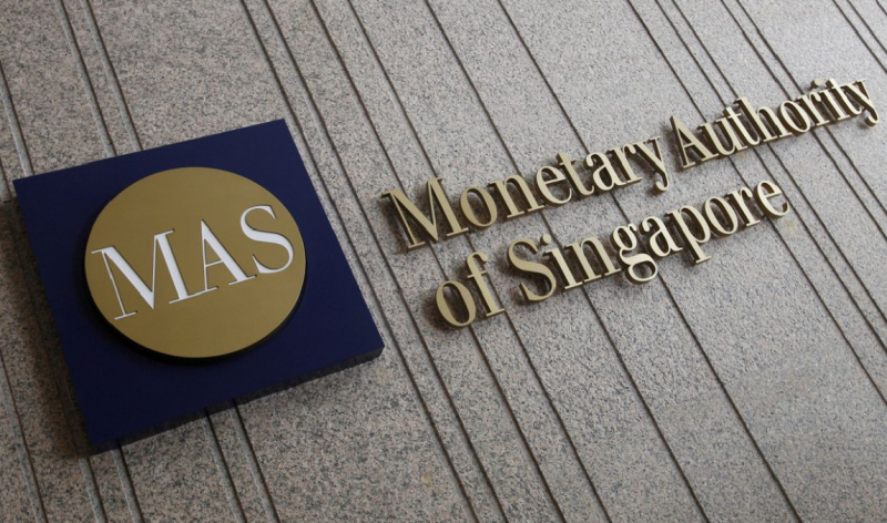 Singapore đột ngột thắt chặt chính sách tiền tệ. Ảnh: Reuters.