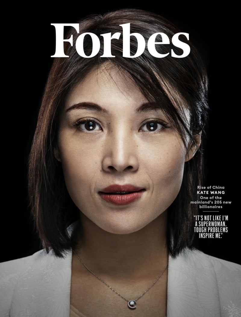 Nữ tỷ phú Kate Wang trên ảnh bìa tạp chí Forbes.