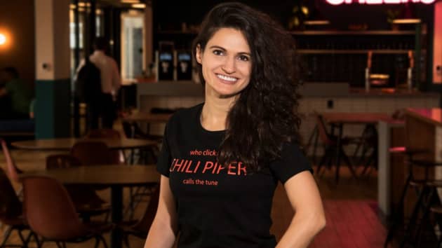 Alina Vandenberghe là nhà đồng sáng lập và Giám đốc kinh nghiệm của Chili Piper. Ảnh: CNBC.
