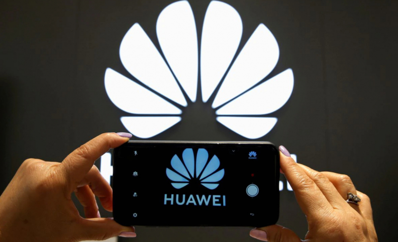 Doanh thu của Huawei giảm mạnh trong quý 3. Ảnh: Reuters.