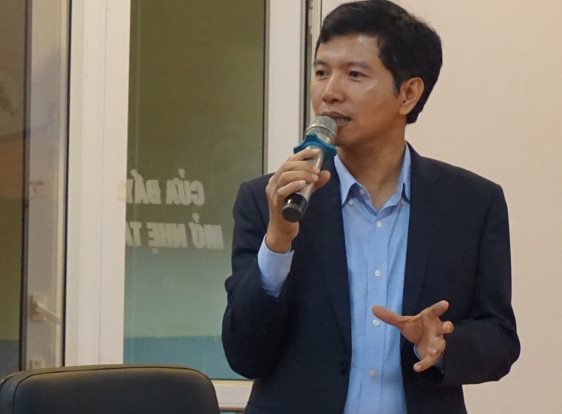 Ông Lưu Tiến Chung, Chủ tịch Hội Doanh nhân trẻ tỉnh Bắc Giang, Tổng Giám đốc Công ty Cổ phần Tổng Công ty May Bắc Giang LGG đã có những chia sẻ tâm huyết về khởi nghiệp dành cho các bạn trẻ. Ảnh: DNT.