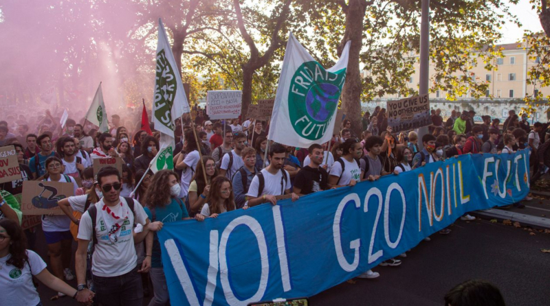 Các nhà hoạt động khí hậu đã biểu tình tại Hội nghị Thượng đỉnh G-20 ở Rome. Ảnh: Stefano Costantino (Zuma Press)