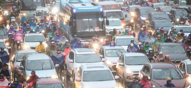 Đề xuất thu phí ô tô vào trung tâm nhằm giảm ùn tắc giao thông của TP.HCM và Hà Nội nhận được ít sự đồng thuận từ người dân đô thị và cả giới chuyên gia giao thông.