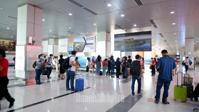 Du khách đến đảo Ngọc vẫn còn hạn chế. Ảnh chụp tại sân bay Quốc tế Phú Quốc ngày 5/11. Ảnh: Kim Thanh