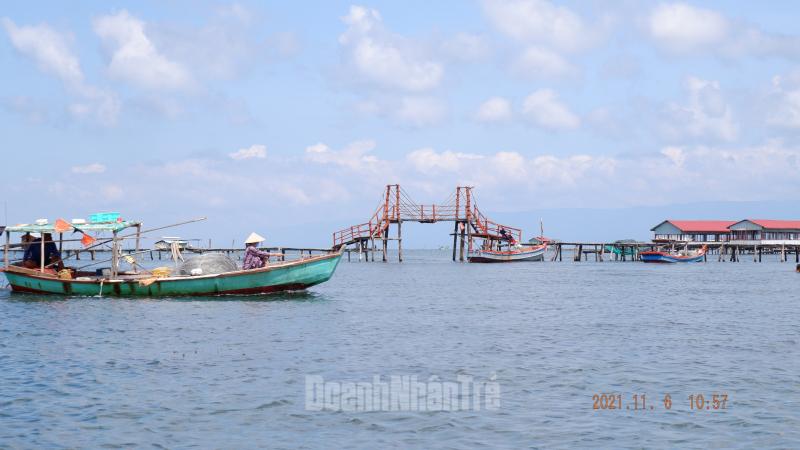 Làng chài Rạch Vẹm cách trung tâm Phú Quốc khoảng 45km, biển trong xanh, không khí dịu mát, hải sản ngon và giá hợp lý. Ảnh: Kim Thanh