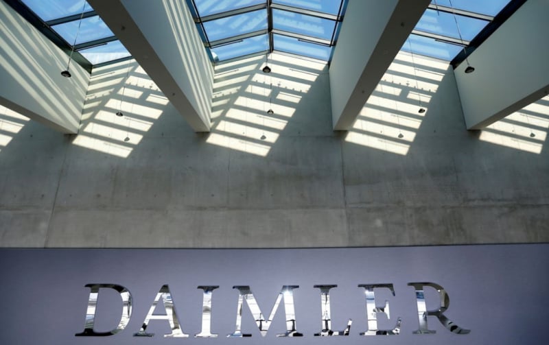 Daimler Truck thiệt hại hàng tỷ Euro do thiếu chip. Ảnh: Reuters.