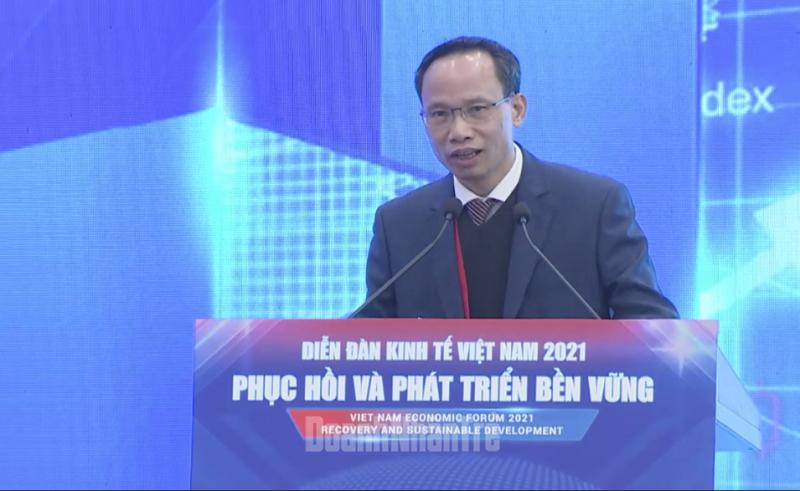 TS. Cấn Văn Lực trong Diễn đàn kinh tế Việt Nam 2021. Ảnh: DNT.