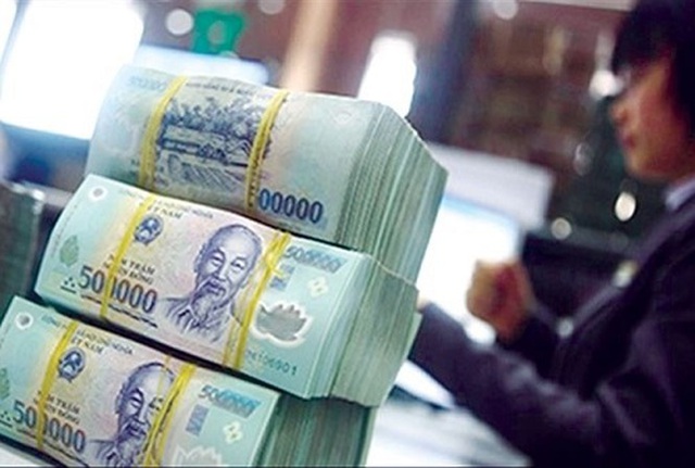 Trong ngắn hạn, Việt Nam có thể chấp nhận tăng bội chi, nợ công để phục hồi kinh tế. Ảnh: T.L