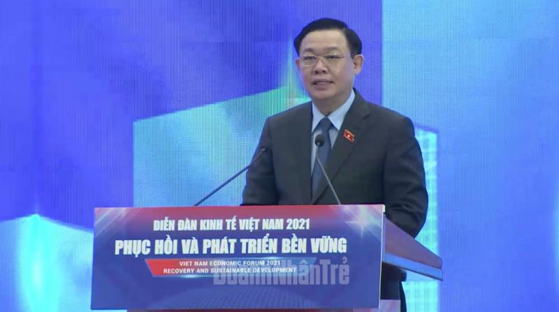 Chủ tịch Quốc hội Vương Đình Huệ phát biểu khai mạc Diễn đàn Kinh tế Việt Nam 2021. Ảnh: DNT.