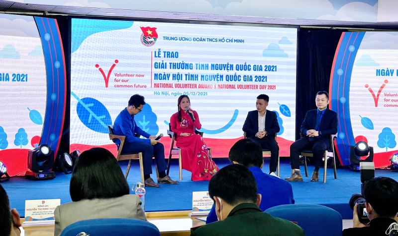 Tại phần giao lưu với các tập thể, cá nhân đạt giải thưởng Tình nguyện Quốc gia 2021, bà Dương Thị Thúy (thị xã Bình Long, tỉnh Bình Phước) đã sẻ chia nhiều thông điệp ý nghĩa