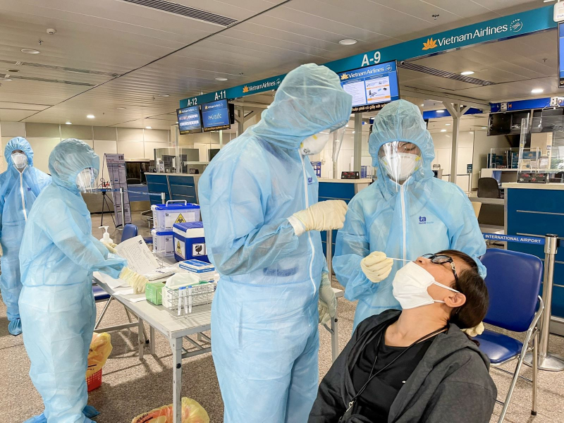 Cảng hàng không quốc tế Nội Bài đã thống nhất với Bệnh viện đa khoa Medlatec tạm dừng dịch vụ test nhanh Sars-CoV-2 tại Cảng từ ngày 16/12. Ảnh: VNVC.