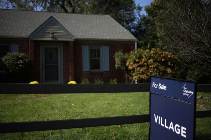 Nhu cầu mua nhà đã tăng mạnh trong năm qua do lãi suất thế chấp thấp. Ảnh: Luke Sharrett (Bloomberg News).