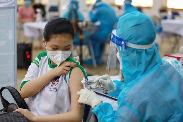 Thủ tướng Phạm Minh Chính yêu cầu Bộ Y tế, sau khi được cấp có thẩm quyền phê duyệt về chủ trương, tiến hành ngay các thủ tục cần thiết theo quy định để mua vaccine cho trẻ em từ 5 đến 11 tuổi. Ảnh: T.L