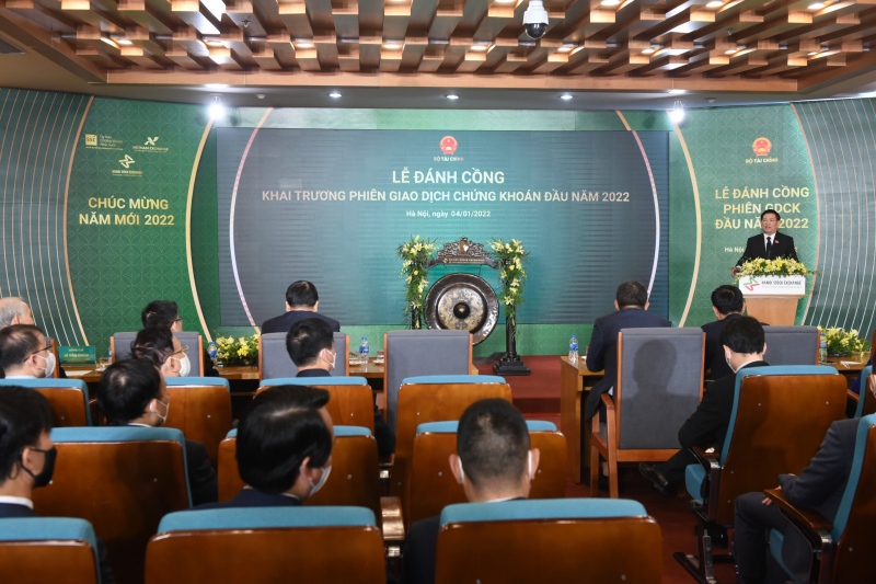 Bộ trưởng Bộ Tài chính phát biểu tại Lễ đánh cồng khai trương phiên giao dịch chứng khoán đầu năm 2022. Ảnh: TL.
