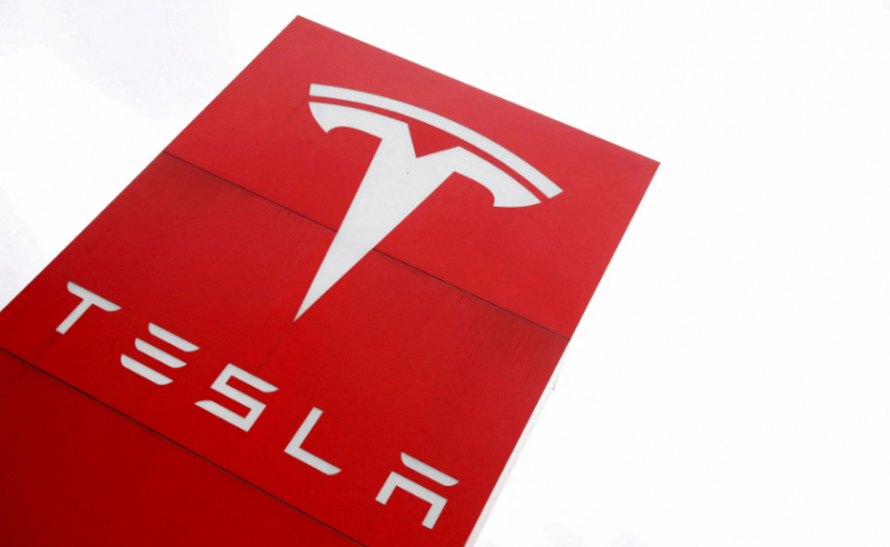 Tesla lại lùi thời hạn sản xuất Cybertruck, tụt lùi xa so với Ford. Ảnh: Reuters.