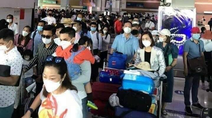 Sân bay Phú Quốc đông nghịt khách du lịch trong ngày mùng 2 Tết Nhâm Dần. Ảnh: Vân Anh. 