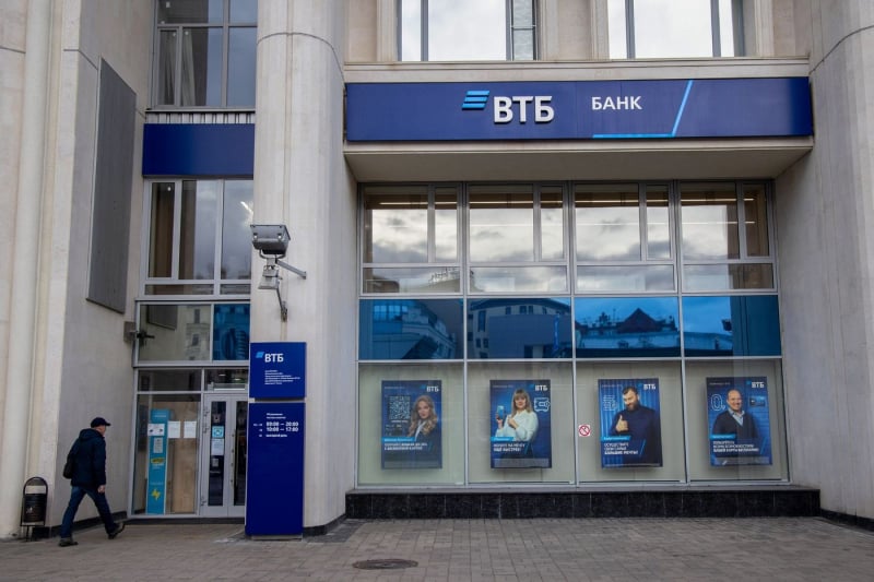 VTB, một trong số các ngân hàng có khả năng bị nhắm mục tiêu theo vòng trừng phạt tiếp theo. Ảnh: Andrey Rudakov (Bloomberg News).