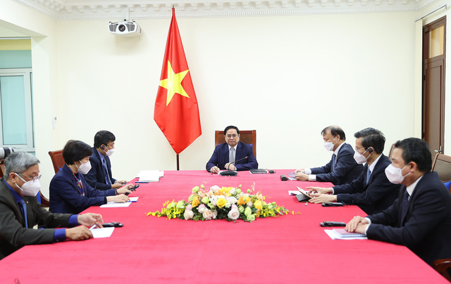 Thủ tướng Phạm Minh Chính điện đàm với ông Kasper Rorsted, Giám đốc điều hành Adidas. Ảnh: VGP.