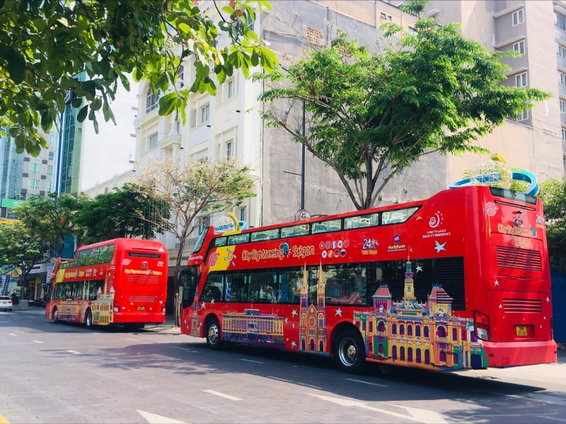 Trải nghiệm xe bus 2 tầng ngắm nhìn thành phố là tour “Sài Gòn rong ca”, khởi hành chiều thứ Bày hàng tuần