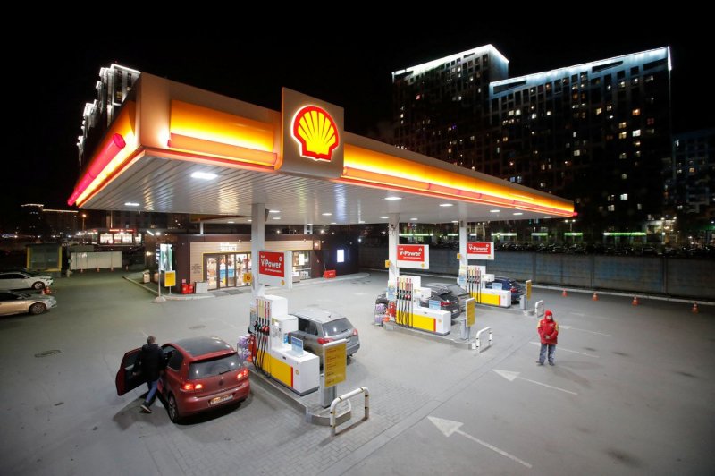 Đầu tháng 3, Shell cho biết họ sẽ đóng cửa các trạm dịch vụ ở Nga. Ảnh: Anton Vaganov (Reuters)