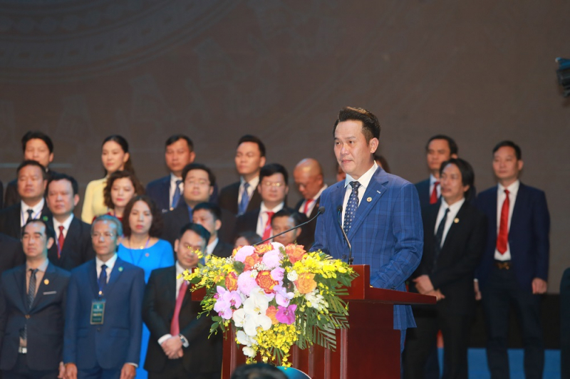 Chủ tịch Hội Doanh nhân trẻ Việt Nam Đặng Hồng Anh phát biểu tại Đại hội.
