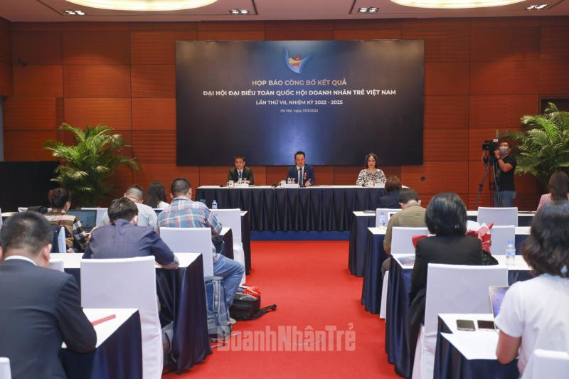 Toàn cảnh Họp báo Công bố Kết quả Đại hội Đại biểu toàn quốc Hội Doanh nhân trẻ Việt Nam lần thứ VII, nhiệm kỳ 2022-2025. 