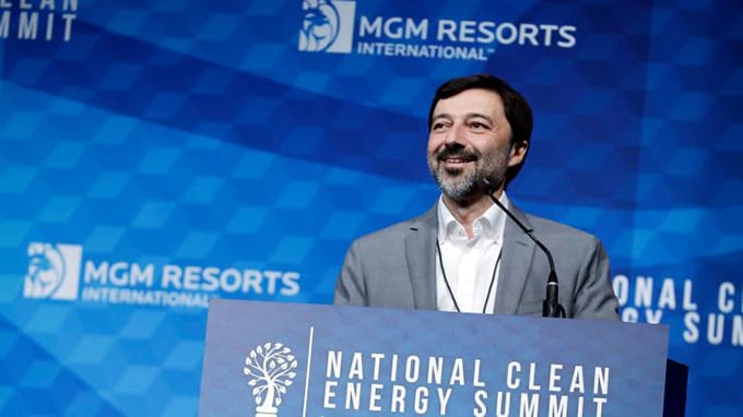 Raffi Garabedian, nhà sáng lập Electric Hydrogen, phát biểu trong Hội nghị thượng đỉnh năng lượng sạch quốc gia năm 2017. Ảnh Getty Images