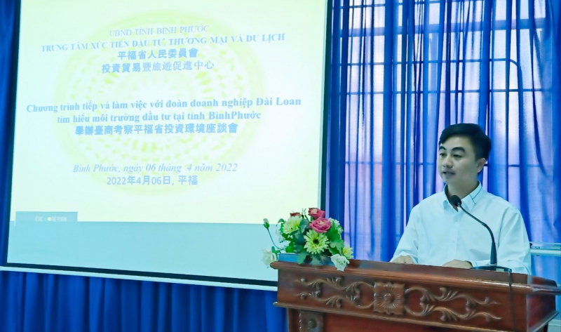 Ông Trần Quốc Duy - Giám đốc Trung tâm Xúc tiến Đầu tư - Thương mại và Du lịch tỉnh Bình Phước giới thiệu các tiềm năng, thế mạnh của tỉnh này 