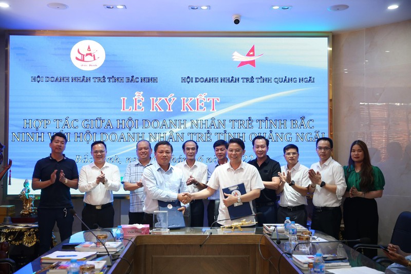 Hội Doanh nhân trẻ tỉnh Bắc Ninh và Hội Doanh nhân trẻ tỉnh Quảng Ngãi ký kết biên bản hợp tác ghi nhớ giữa 2 đơn vị.