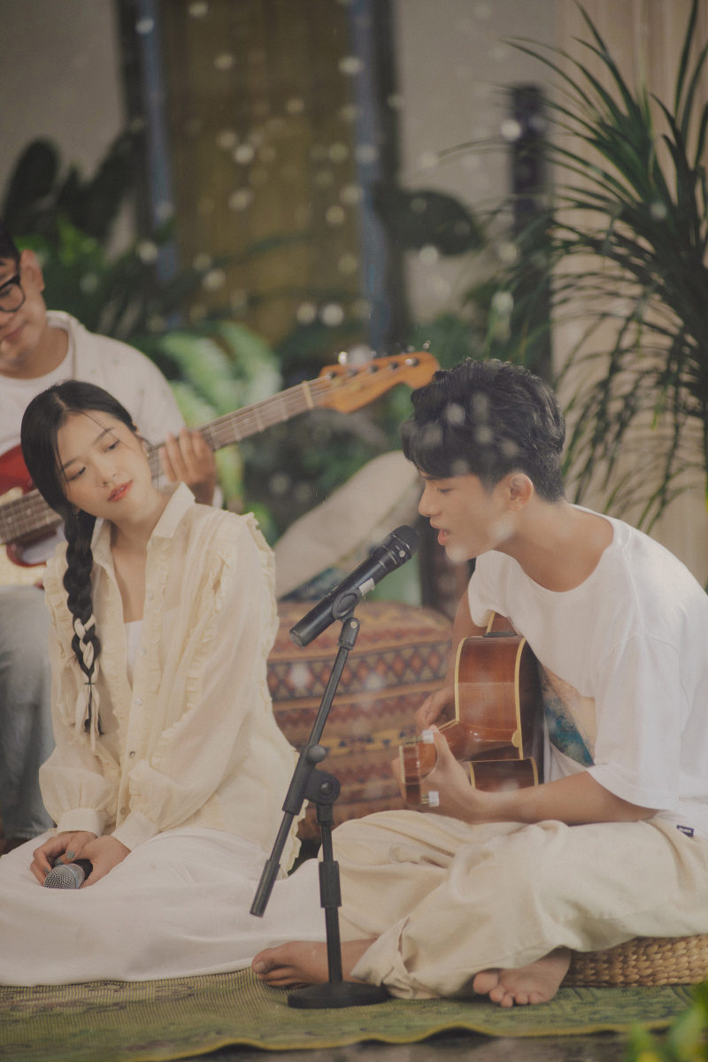 Sự trong trẻo, bình yên được các ca sĩ thể hiện trong chuỗi chương trình. Ảnh: NVCC