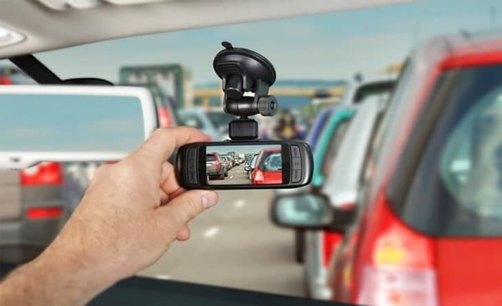 Từ 1/7/2023, xe ô tô kinh doanh vận tải phải lắp camera hành trình để được cấp phù hiệu, biển hiệu. Ảnh: T.L