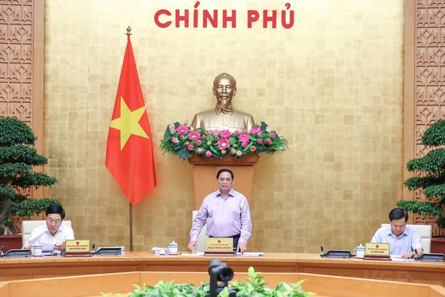 Thủ tướng Phạm Minh Chính: Cần coi trọng cả việc xây dựng luật mới, cả việc tổng kết, rà soát, sửa đổi, bổ sung các quy định hiện hành. Ảnh: VGP.