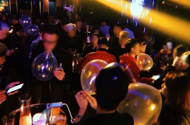 Khí cười N2O là nhóm chất gây nghiện, thuộc nhóm gây ảo giác có xu hướng tăng liều. Ảnh minh họa