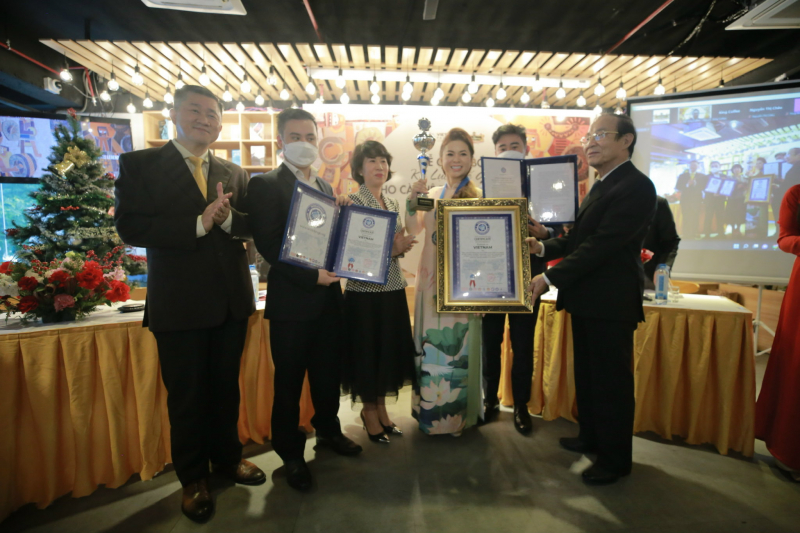Bà Lê Hoàng Diệp Thảo tại buổi lễ công bố kỷ lục thế giới cho cà phê Robusta Việt Nam. Ảnh: VVCC.