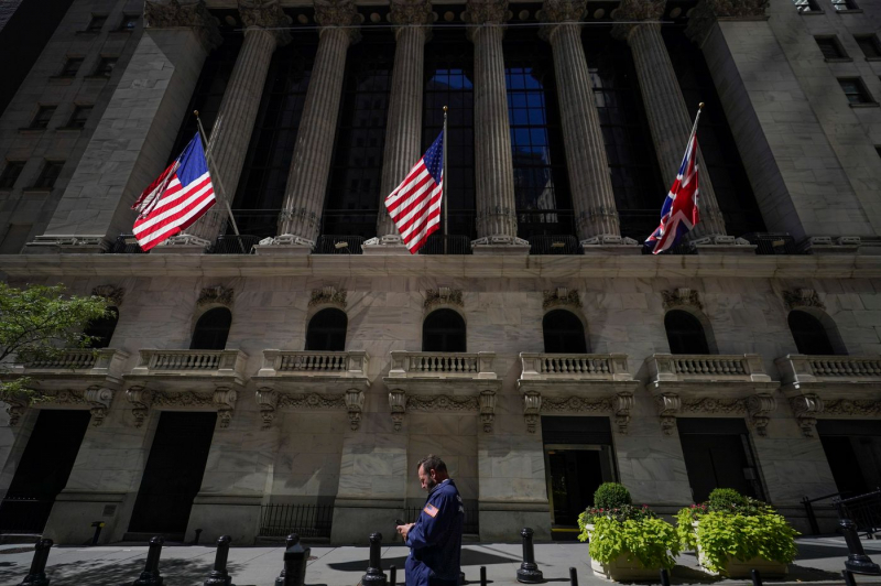 Tin tức doanh nghiệp hôm thứ Sáu đã đẩy thị trường chứng khoán Mỹ đi xuống. Ảnh: Mary Altaffer (Associated Press).
