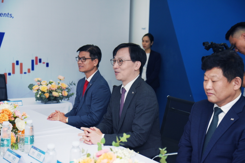 Ông Kang Moon Kyung - Tổng giám đốc Mirae Asset Việt Nam tại lễ ký kết MOU.