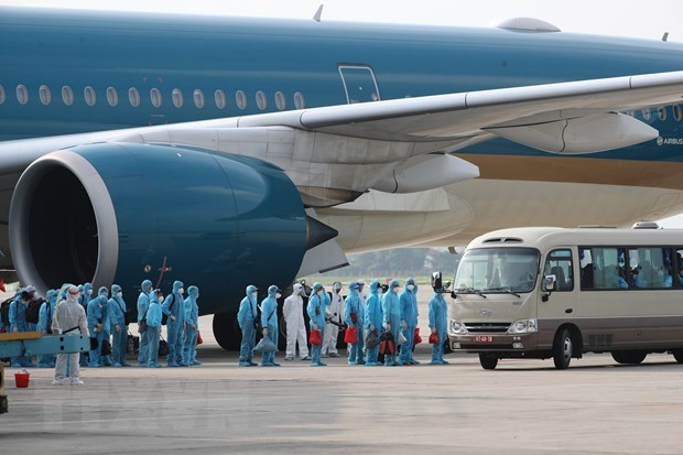 Chuyến bay đưa công dân Việt Nam về nước. Ảnh: TTX