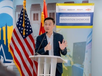Ông Ekkasit Lakkankanithiphan, Tổng giám đốc Dow Việt Nam đang chia sẻ trong Cuộc thi Chung kết “ “Đổi mới sáng tạo kỹ thuật eProjects”. Ảnh: CTV