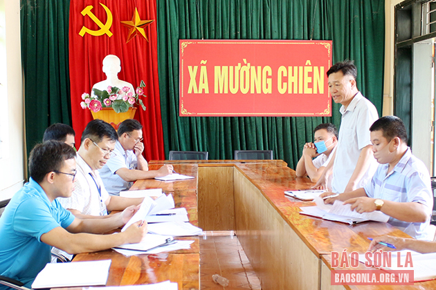 Công ty CP Liên Việt Sơn La làm việc xã Mường Chiên (Quỳnh Nhai) về mở rộng diện tích trồng mắc ca.