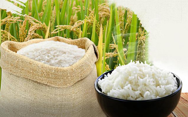 Việt Nam còn đang thiếu thương hiệu mạnh ở thị trường nội địa và quốc tế. Tỷ lệ tiêu thụ lúa qua thương lái còn cao. Ảnh: TL.
