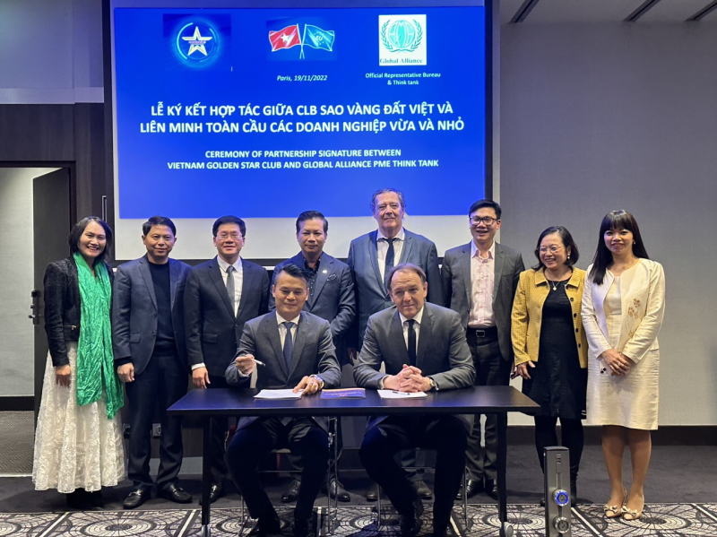 Lễ ký kết hợp tác giữa CLB Sao Vàng Đất Việt với Liên minh toàn cầu các doanh nghiệp vừa và nhỏ,