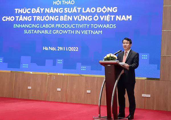 Thứ trưởng Bộ KH&ĐT Trần Quốc Phương phát biểu tại hội thảo.