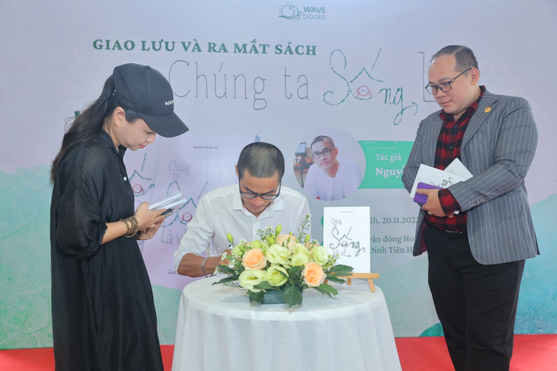 Nguyễn Phong Việt là cây bút ăn khách được bạn đọc yêu mến trong thời gian gần đây. Ảnh: PH