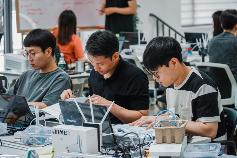 Trung tâm Khởi nghiệp Seoul của Hàn Quốc (Seoul Startup Hub) tuyển chọn gắt gao startup với tỷ lệ chọi 1/10. Hỗ trợ startup là một cách Hàn Quốc thực thiện chiến lược hồi sinh nền kinh tế. Ảnh: T.L.