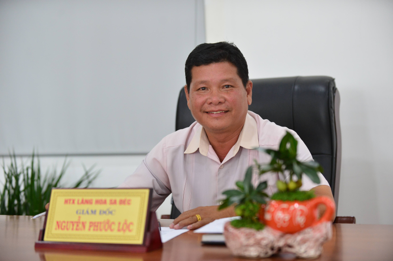 Nghệ nhân Nguyễn Phước Lộc- Giám đốc HTX làng hoa Sa Đéc chia sẻ những kinh nghiệm trồng hoa
