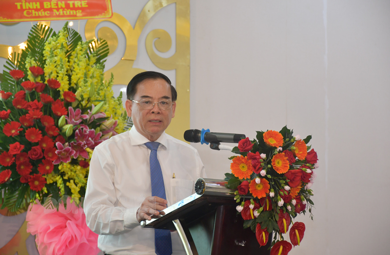Ông Trần Ngọc Tam -Chủ tịch UBND tỉnh Bến Tre ghi nhận những ý kiến của các nhà báo
