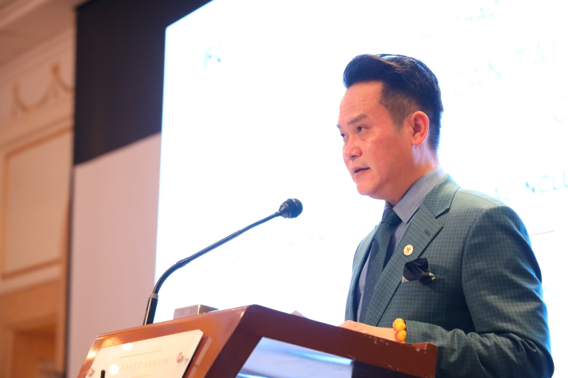 Chủ tịch Hội Doanh nhân trẻ Việt Nam Đặng Hồng Anh phát biểu đưa ra những khó khăn của các DN nhỏ và vừa, trong đó có DN thuộc Hội trong việc tiếp cận tài chính