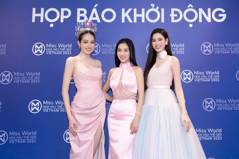 Hoa hậu Thanh Thuỷ, Đỗ Hà và Trưởng ban tổ chức Phạm Kim Dung
